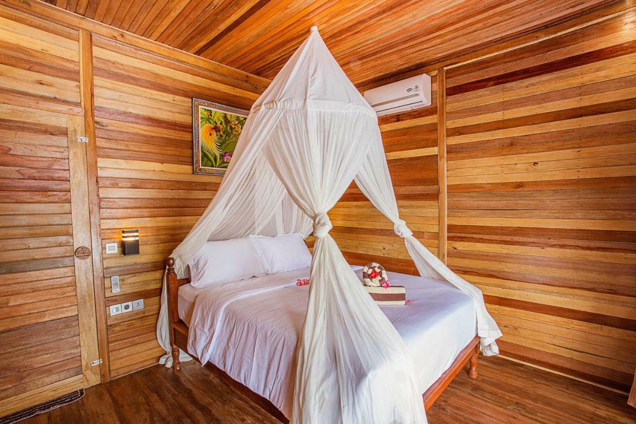 Wooden Beach Sunset Cottages Нуса-Лембонган Экстерьер фото