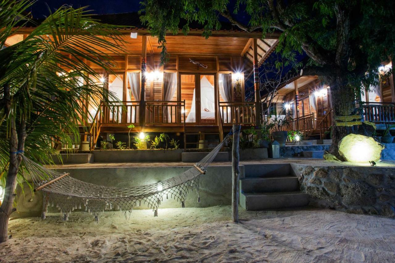 Wooden Beach Sunset Cottages Нуса-Лембонган Экстерьер фото