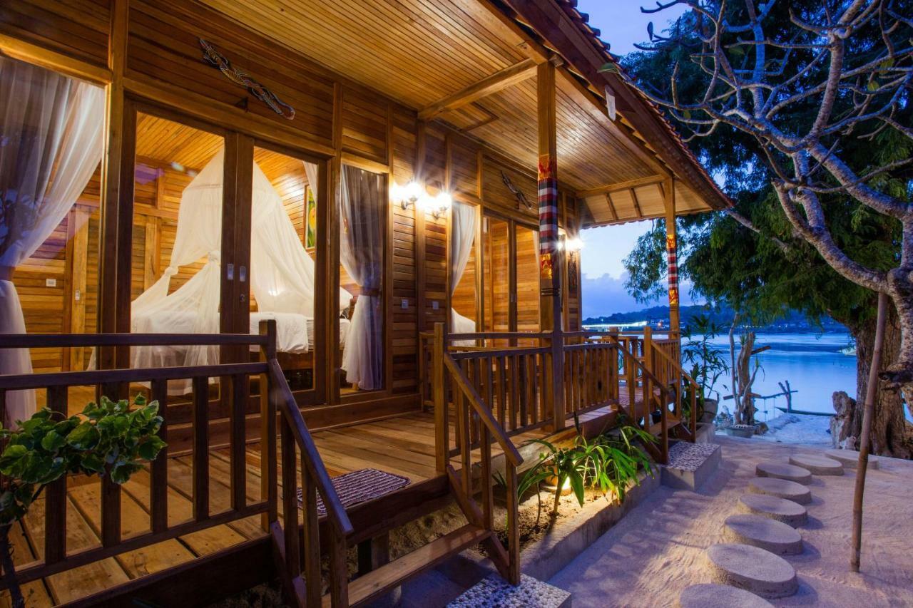 Wooden Beach Sunset Cottages Нуса-Лембонган Экстерьер фото